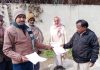 ओलियापीर से भेरोखरा शर्मा टोल तक सड़क बनाने को लेकर कार्यपालक पदाधिकारी को दिया आवेदन