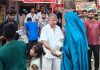 बिथान मे स्वर्गीय दशरथ प्रसाद सिंह की स्मृति में महाप्रसाद वितरण, सैकड़ों श्रद्धालुओं ने भाग लिया